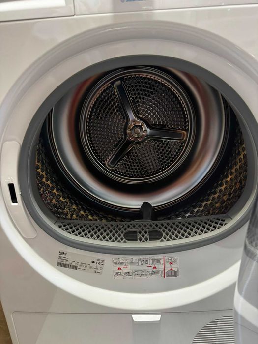 Uscator de rufe Beko  B3T41242 cu pompa de caldura