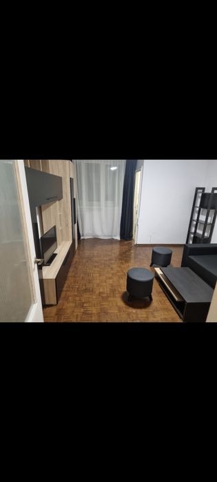 Garsonieră tip D mare de inchiriat pe strada Aluminei.