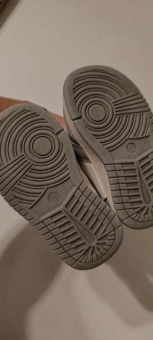 Продаются утепленые кроссовки