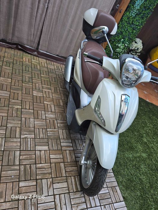 Продавам скутер Piaggio Beverly 300 i.e.