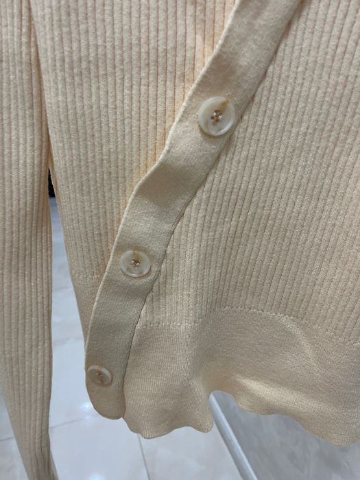 Елегантно дамско костюмче , размер  Sобличано веднъж