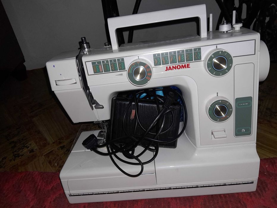 Швейная машина Janome le22