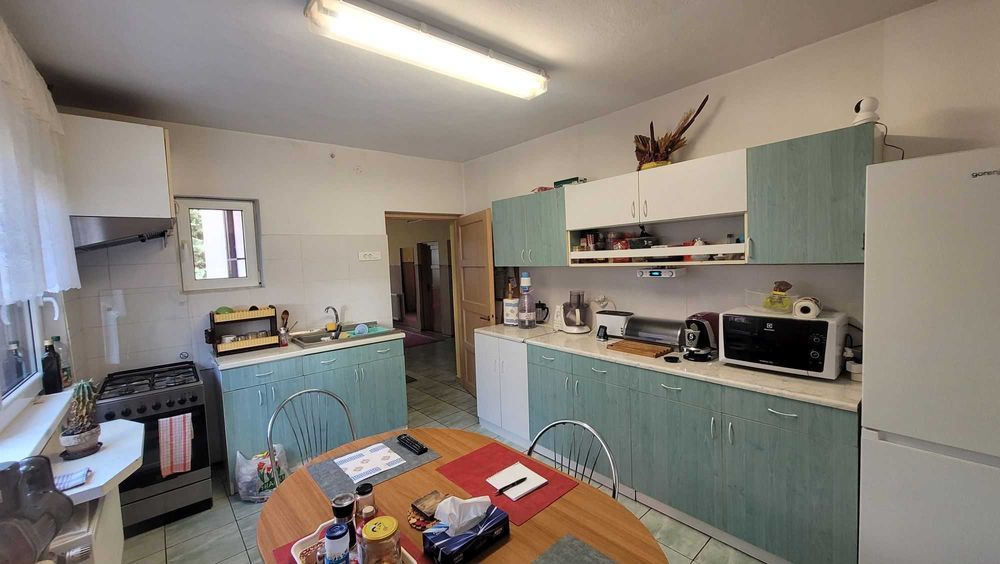 Casa 5 camere, bucatarie, 2 bai, garaj, cartier Vasea - Medias