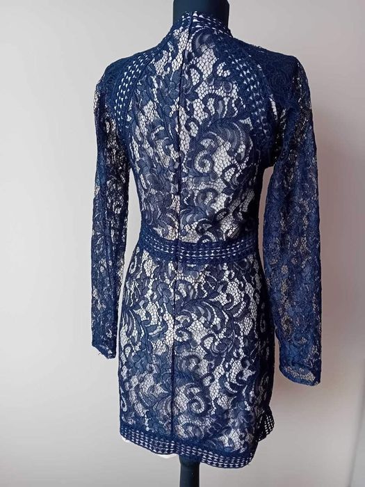 Елегантна коктейлна рокля на QUIZ