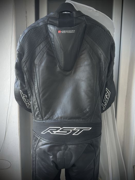 Екип Rst R-sport
