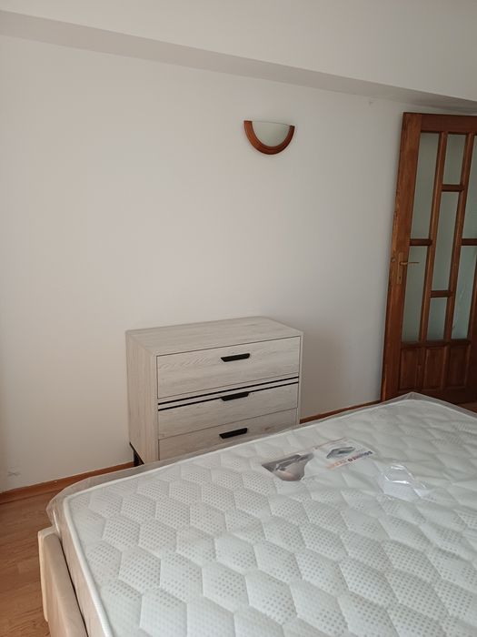 Închiriez apartament