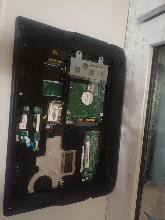 Продам ноутбук на запчасти