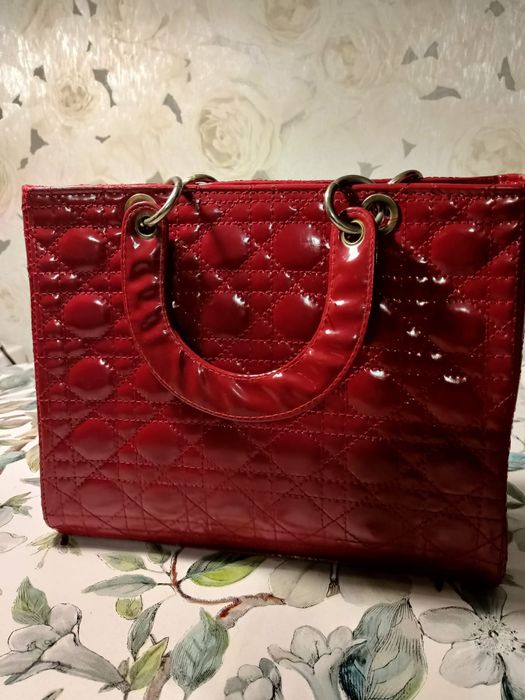 Продам лакированную сумку