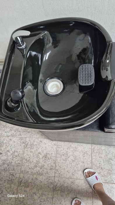 Фризьорска измивна колона