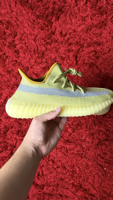 Adidasi Yeezy 350 Noi