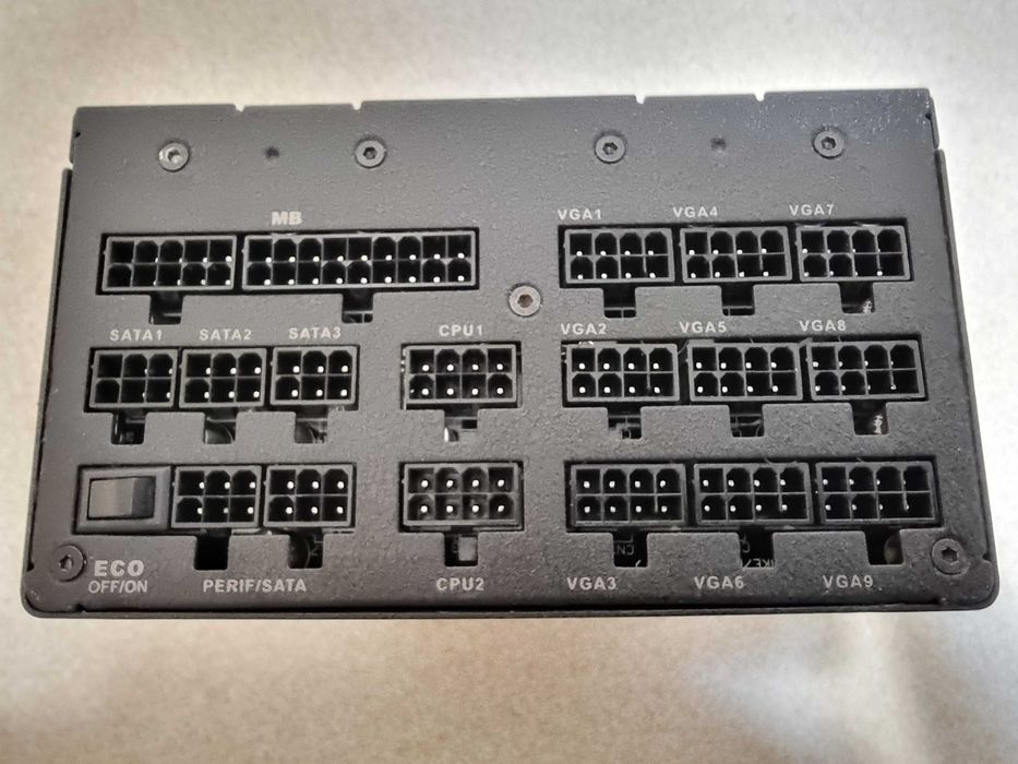 Золотой блок питания EVGA SuperNOVA 1600 G2 мощностью 1600Вт