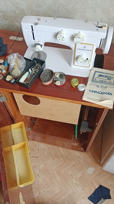 Продам швейную машинку Чайка 142-М