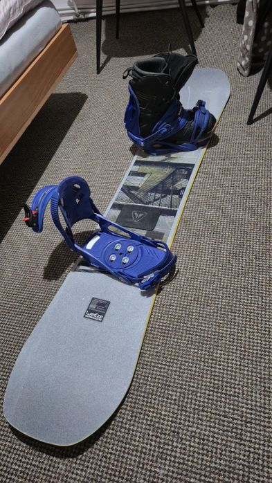 Vând snowboard wedze 151