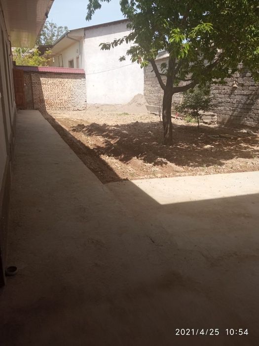 Srochna uy sotiladi Nazarbekda 4sotix 5xona 1ta oshxona 3ta podvol