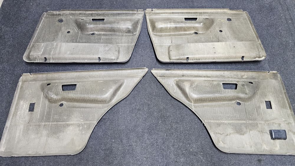 set fete de usi originale volkswagen golf 2 / jetta 2

stare buna 
mod