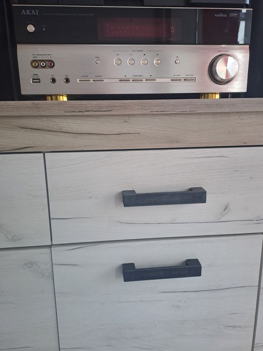 Statie Akai cu boxe Universum