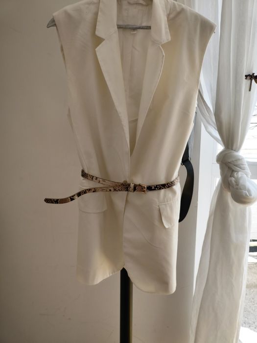 H & M Дамски дълъг блейзър без ръкави.