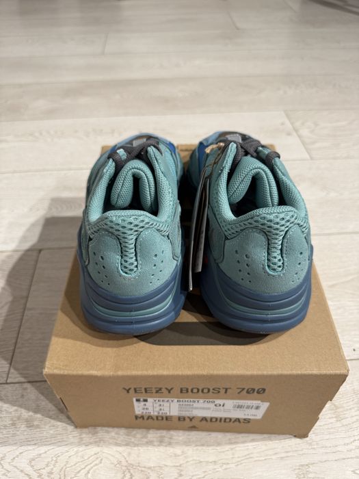 Yeezy boost 700 fad