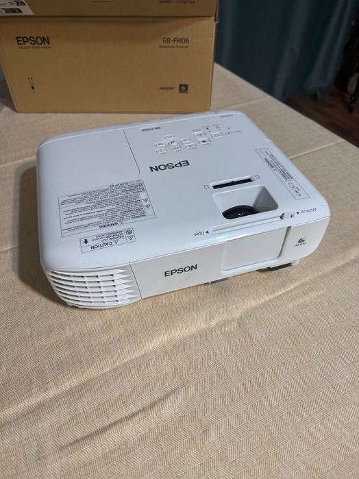 Проектор Epson EB-FH06