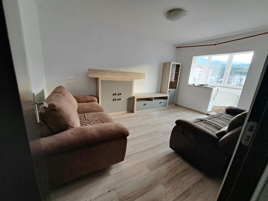 Închiriez apartament cu 2 camere decomandat zona Astra