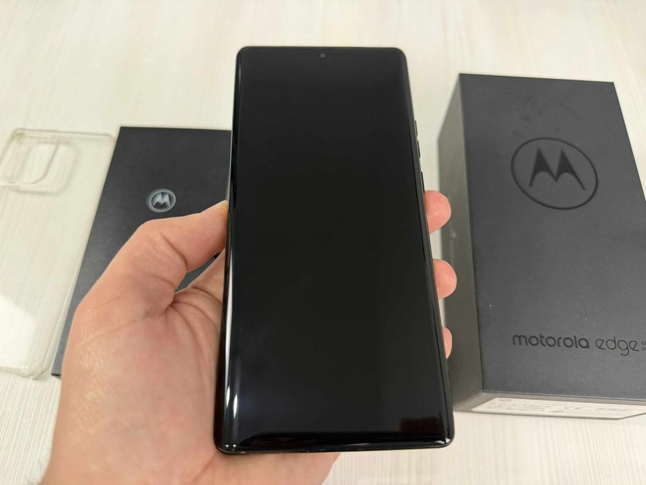Motorola Edge 40 Pro, 256+12GB, în cutie cu husă