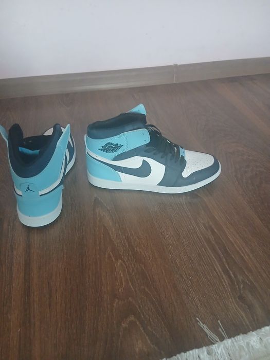 Vănd Adidași Nike Mărimea 43