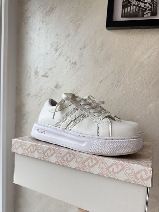 Бели сникърси/ обувки/ маратонки Liu Jo