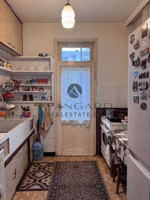 Продава се Тристаен апартамент в Пловдив, Кючук Париж - 110 кв.м за 2133 €/кв.м - Снимка #8