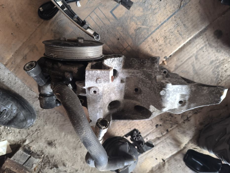 Хидравлична помпа bmw бмв E87 120d n47 177кс 120д  н47