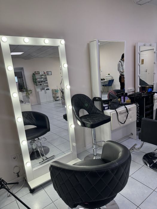 Продам срочно салонные оборудование