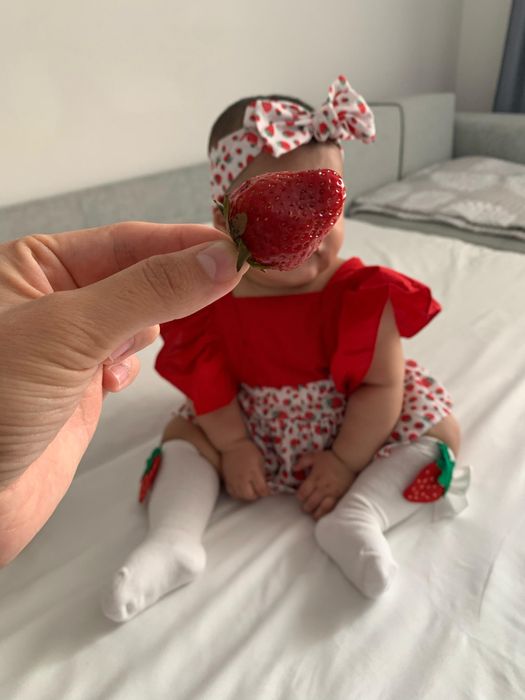 Клубничный образ для малыша