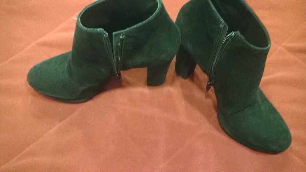 Ghete dama piele intoarsa negre Mary Moda ITALY marimea 36 pret 150