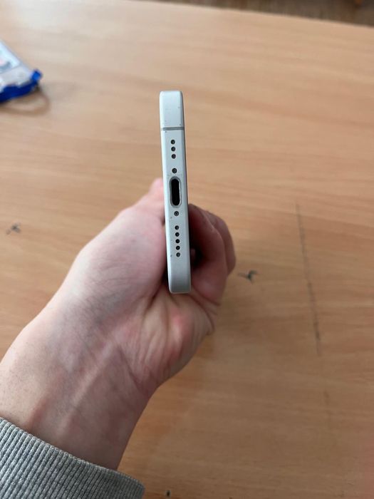 Iphone 16 в белом цвете