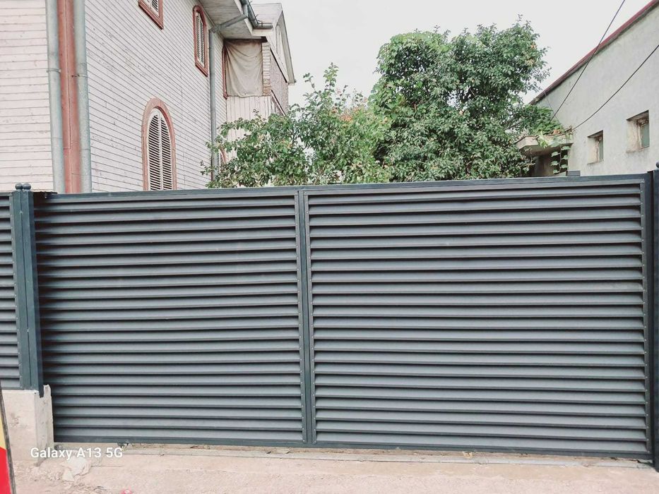 Garduri si porti din panouri stil jaluzele si alte modele disponibile