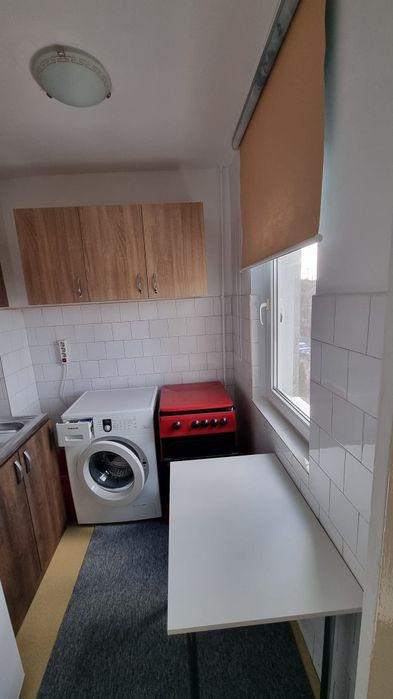 Închiriez apartament cu doua camere.