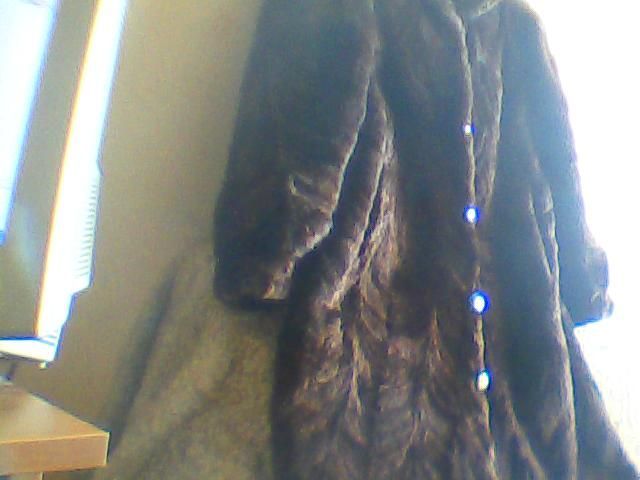 Продава дамско кожено палто-Заек!