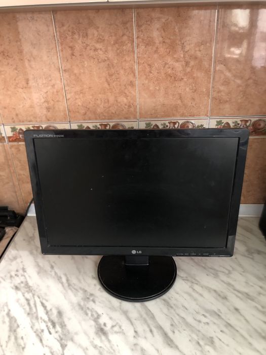 Экран компьютера LG