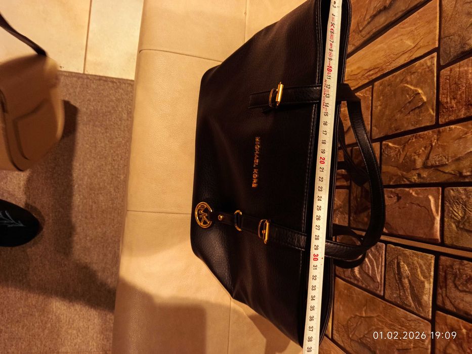 Черна чанта Michael kors