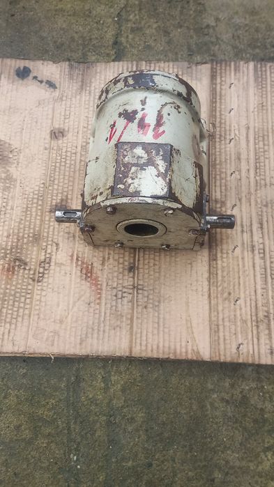 reductor raport 14 la 1 cu ax melcat și coroana