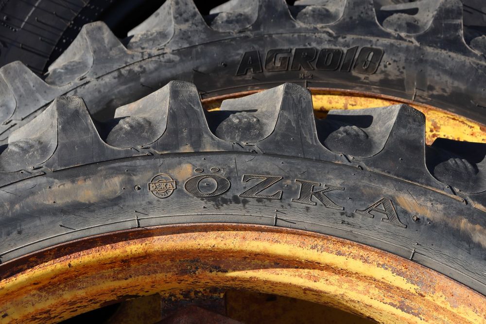 230/95 R44 cu jante ( second hand )  9.5-44  Cauciucuri tractor, Fiat, Case, Fendt, John Deere, New Holland, Massey Ferguson, UTB   Cauciucuri tractor