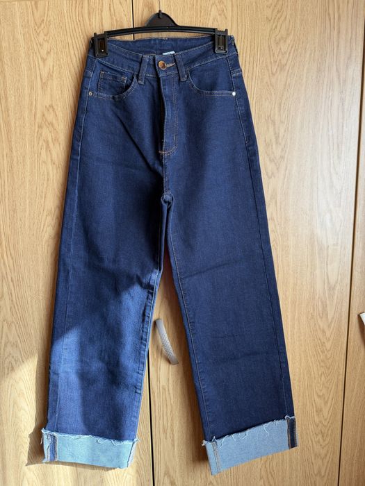 Тъмносини дънки с широк крачол