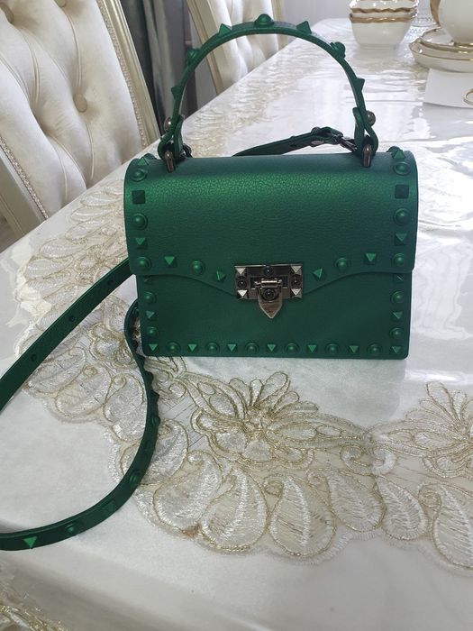 Платье вечернее черное. Читайте описание есть разные женские вещи.