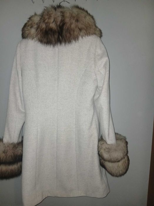 Palton elegant cu blană naturală de vulpe
