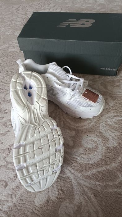 Продам кроссовки new balance