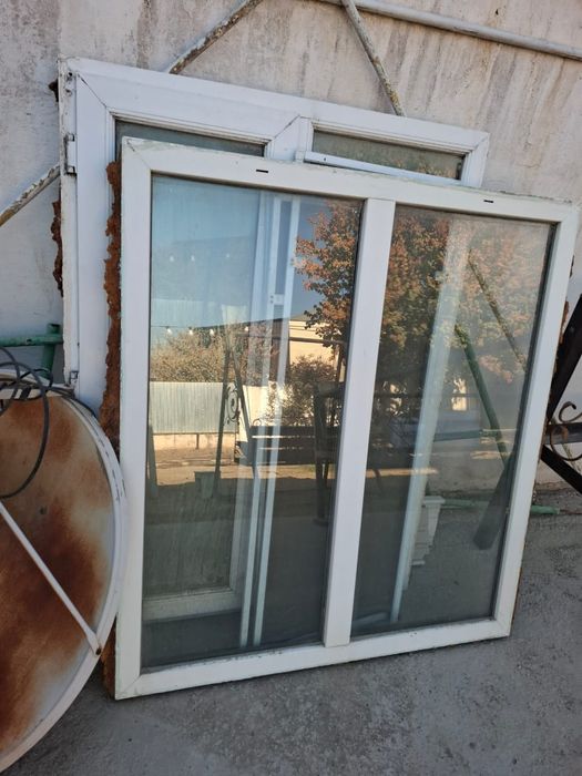 Пластик окна 2штук с москитным сетками