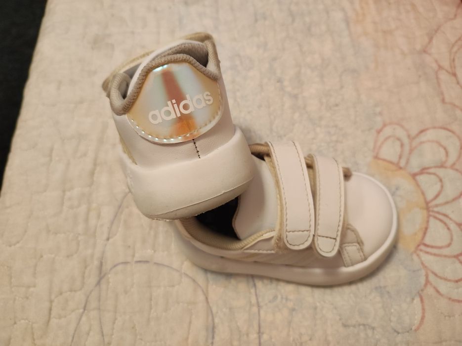 Adidași fetiță mărimea 20 Adidas