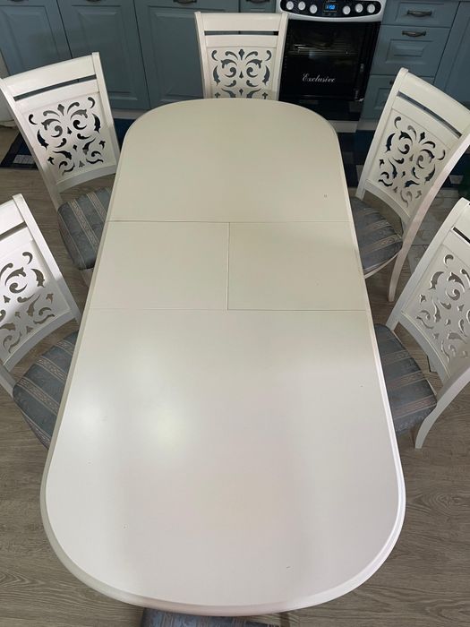 Стол со стульями