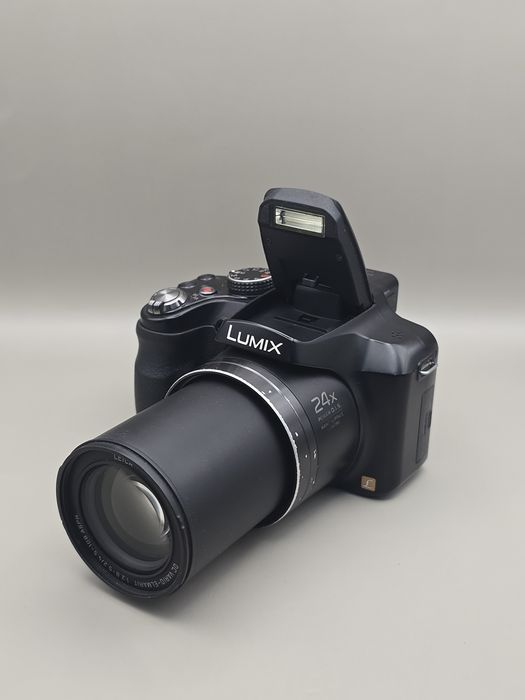 Panasonic Lumix DMC-FZ62 Bridge Camera Bundle