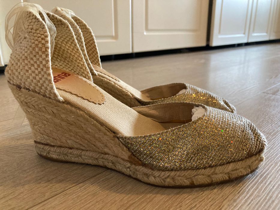 Златисти чехли grendha  и сандали Visini