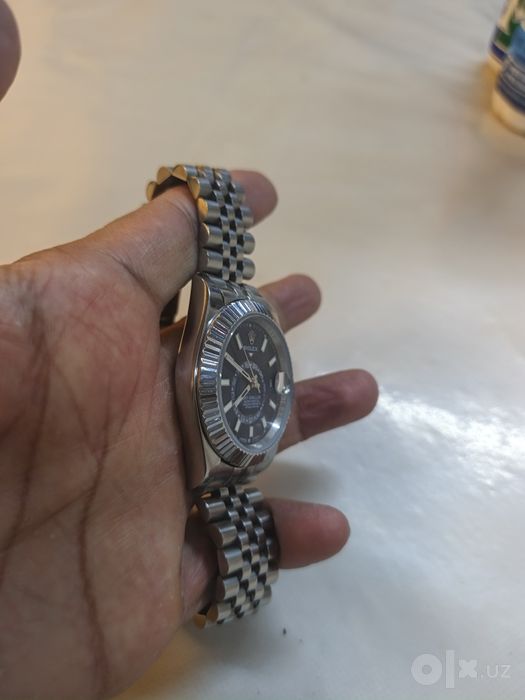 Rasmni ko‘rib, oldingi bahoni biroz aniqlashtiraman. Bu suratdagi soat